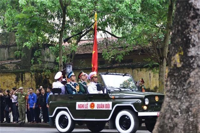 Linh xa chở linh cữu Đại tướng Lê Đức Anh qua các tuyến phố Hà Nội - 14