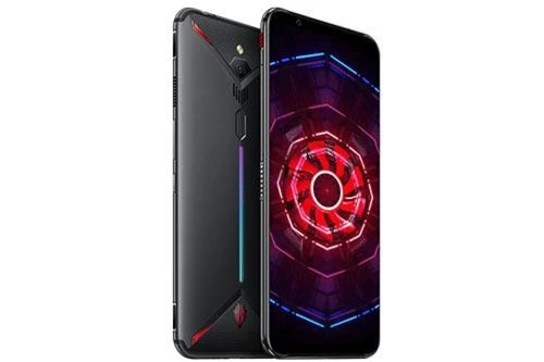 Sức mạnh phần cứng của ZTE Nubia Red Magic 3 đến từ chip Qualcomm Snapdragon 855 lõi 8 với xung nhịp tối đa 2,84 GHz, GPU Adreno 640. RAM 6 GB/ROM 64 GB, RAM 8 GB/ROM 128 GB và RAM 12 GB/ROM 256 GB, không có khay cắm thẻ microSD. Hệ điều hành Android 9.0 Pie, được tùy biến trên giao diện Red Magic 2.0.