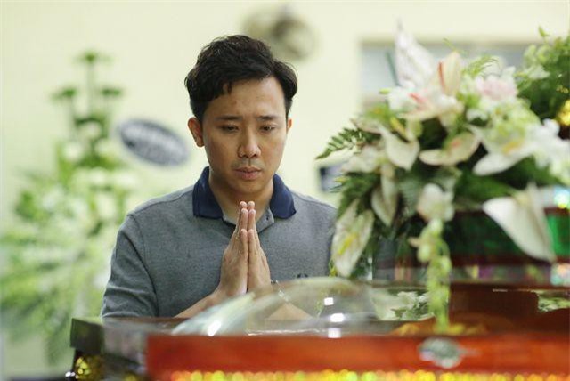 Trấn Thành cảm thấy có lỗi vì đã không đến thăm Lê Bình khi ông nằm viện