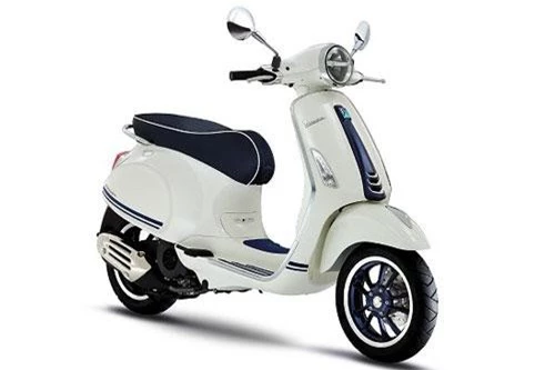 Vespa Primavera Yacht Club.