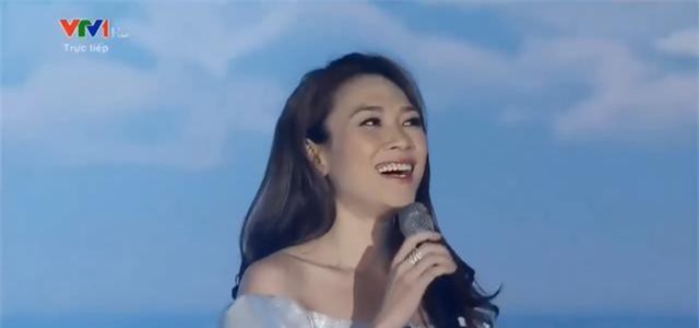 Những sự cố “khóc dở mếu dở” được sao Việt “xử êm” trên sân khấu, truyền hình