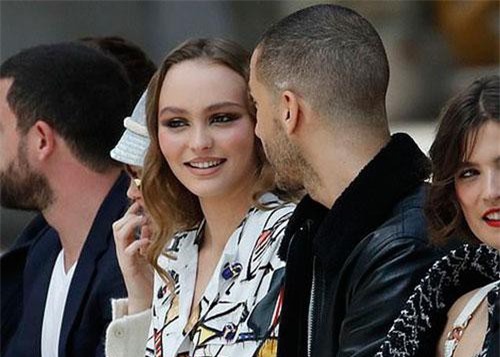 Con gái Johnny Depp rạng rỡ đi xem thời trang