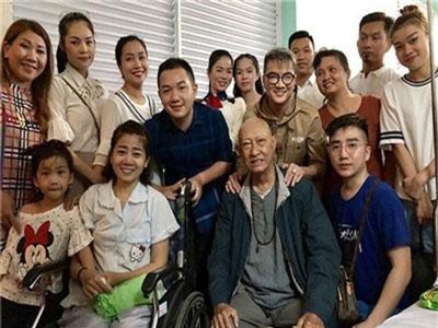 CHUYỆN SHOWBIZ (4/5): Mai Phương tiếp thêm sức mạnh cho bệnh nhân ung thư, Hoàng Yến tiết lộ 'đã có bạn trai'