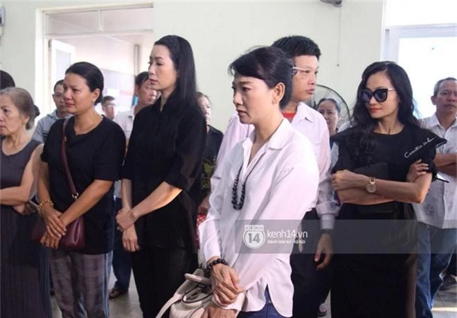 Gia đình, bạn bè nghệ sĩ xúc động bật khóc tiễn biệt cố nghệ sĩ Lê Bình về đất mẹ - Ảnh 7.