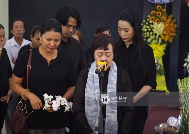 Gia đình, bạn bè nghệ sĩ xúc động bật khóc tiễn biệt cố nghệ sĩ Lê Bình về đất mẹ - Ảnh 8.