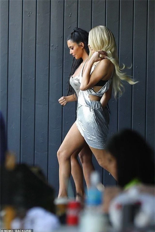 Kim Kardashian bất ngờ xuất hiện trong MV của Paris Hilton - 2