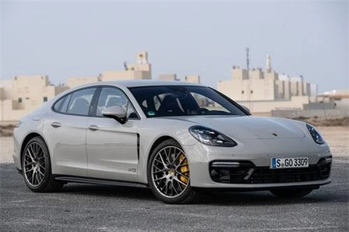 Porsche Panamera GTS 2019.