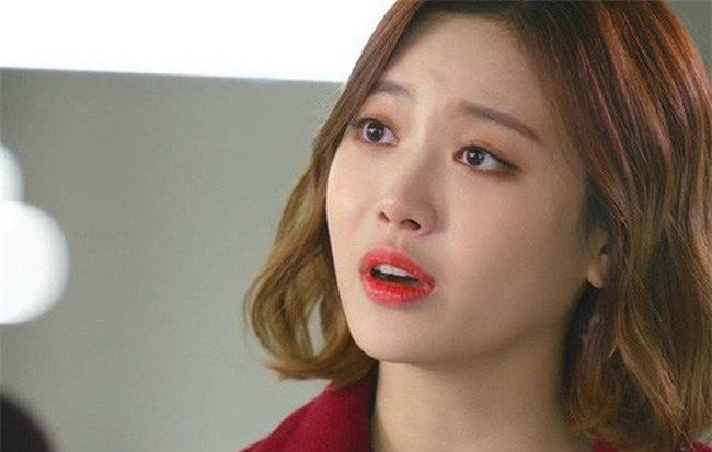 Nghe tiếng thì thầm trong phòng ngủ, nàng dâu lắng tai thì phát hiện âm mưu khủng khiếp của mẹ chồng