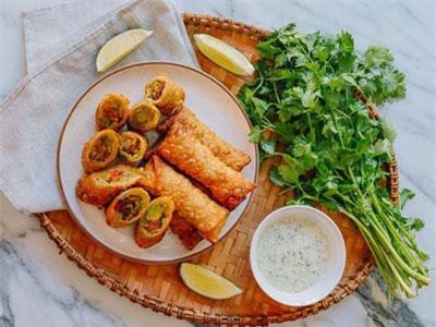 Mùa hè các mẹ nhớ phải làm chả giò trái cây, trẻ con bé nào cũng thích