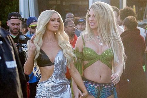 Kim Kardashian bất ngờ xuất hiện trong MV của Paris Hilton