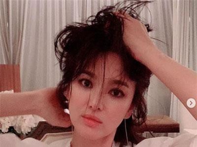 Song Joong Ki vừa gây bão vì đeo nhẫn cưới đập tan tin đồn ly hôn thì Song Hye Kyo lại có động thái này