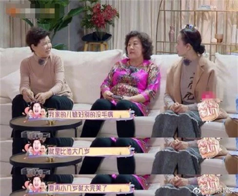 Bom sex gốc Việt Chung Lệ Đề gợi cảm đến mấy vẫn bị mẹ chồng chê điểm này trên sóng truyền hình - Ảnh 3. Bom sex gốc Việt Chung Lệ Đề gợi cảm đến mấy vẫn bị mẹ chồng chê điểm này trên sóng truyền hình - Ảnh 3.