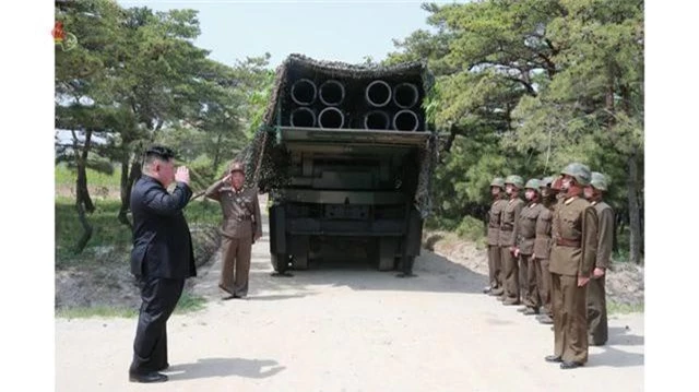 Dàn vũ khí Triều Tiên khai hỏa trong cuộc tập trận phòng thủ - 9 Dàn vũ khí Triều Tiên khai hỏa trong cuộc tập trận phòng thủ - 9