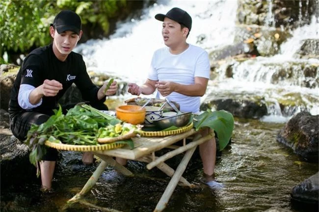 Đây là cách Trường Giang bù đắp cho Song Luân khi vừa nghe tin anh chia tay người yêu - Ảnh 8. Đây là cách Trường Giang bù đắp cho Song Luân khi vừa nghe tin anh chia tay người yêu - Ảnh 8.