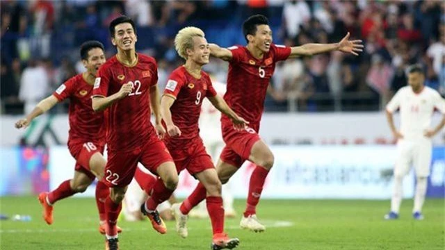 Dùng ngoại binh, bóng đá Việt Nam hướng mục tiêu kép World Cup và SEA Games - 1