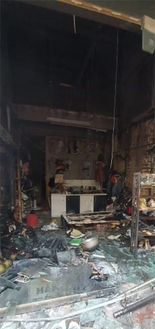 Đối tượng đổ xăng phóng hỏa cửa hàng quần áo trẻ em bị bắt giữ - 1