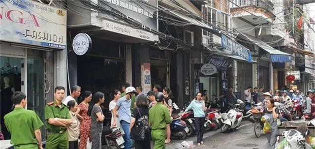Đối tượng đổ xăng phóng hỏa cửa hàng quần áo trẻ em bị bắt giữ - 2 Đối tượng đổ xăng phóng hỏa cửa hàng quần áo trẻ em bị bắt giữ - 2