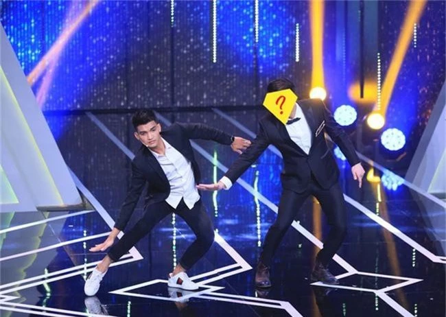 Mạc Văn Khoa khó chịu với Trấn Thành vì suồng sã quá mức, liên tục chen ngang khi nói chuyện? - Ảnh 1. Mạc Văn Khoa khó chịu với Trấn Thành vì suồng sã quá mức, liên tục chen ngang khi nói chuyện? - Ảnh 1.
