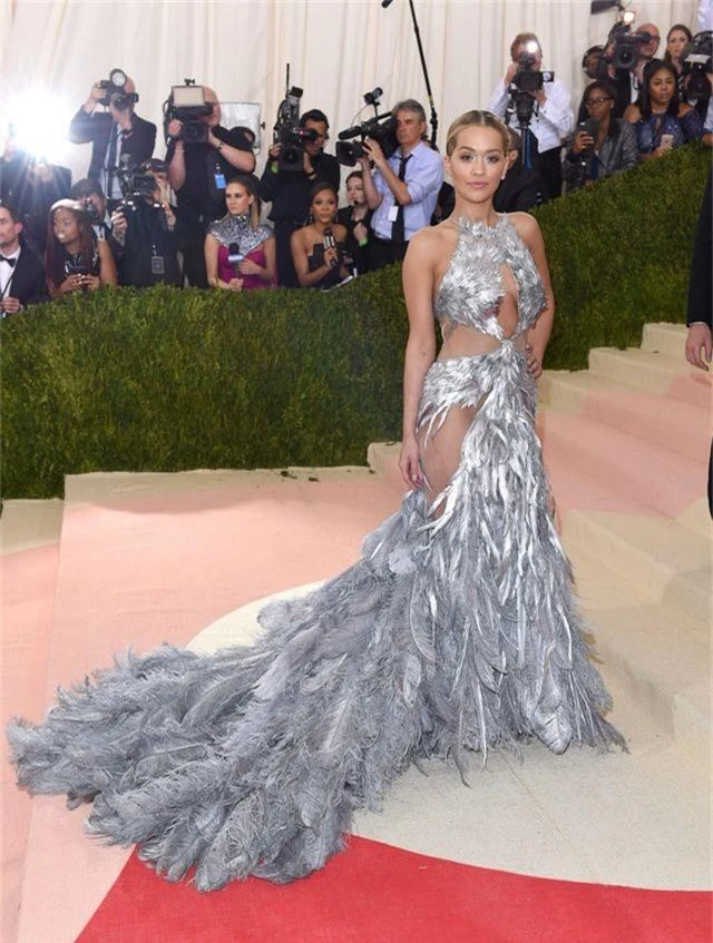 Những bộ đầm táo bạo nhất từng xuất hiện tại “đại tiệc thời trang” Met Gala - 11 Những bộ đầm táo bạo nhất từng xuất hiện tại “đại tiệc thời trang” Met Gala - 11