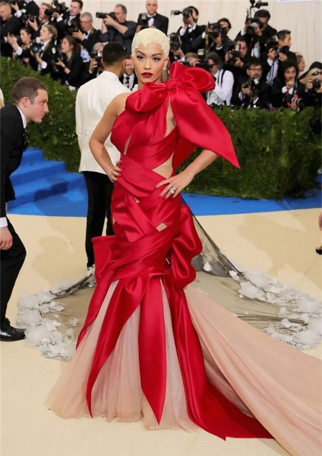 Những bộ đầm táo bạo nhất từng xuất hiện tại “đại tiệc thời trang” Met Gala - 15 Những bộ đầm táo bạo nhất từng xuất hiện tại “đại tiệc thời trang” Met Gala - 15