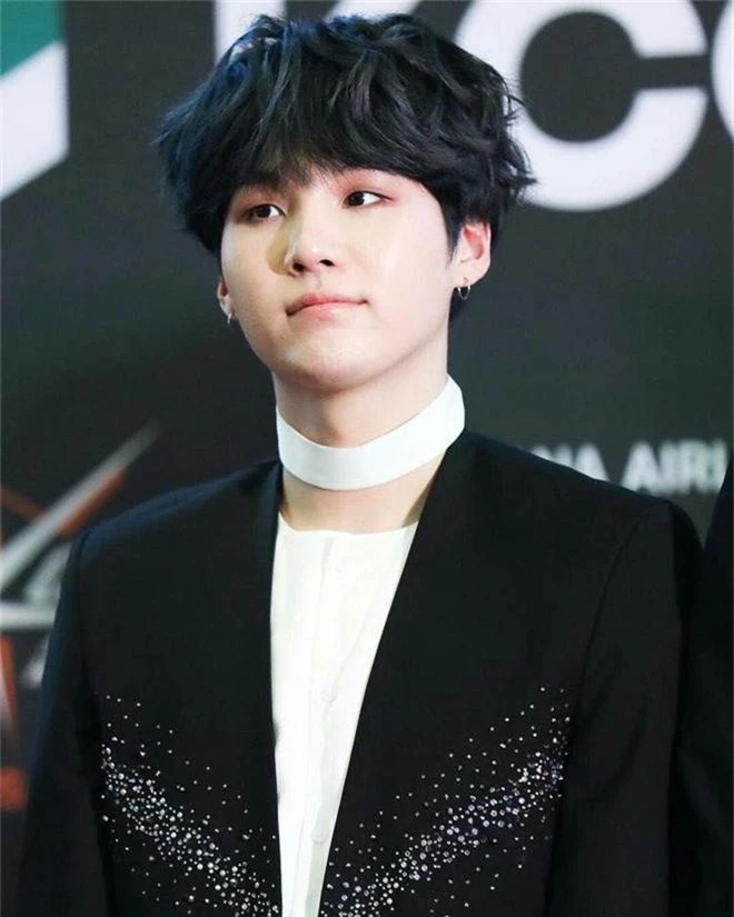 Thánh tiên tri Kbiz khiến công chúng rùng mình: Big Bang phán đúng về thảm cảnh Seungri nhưng vẫn chào thua BTS - Ảnh 2. Thánh tiên tri Kbiz khiến công chúng rùng mình: Big Bang phán đúng về thảm cảnh Seungri nhưng vẫn chào thua BTS - Ảnh 2.