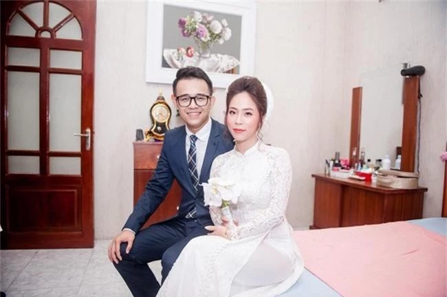 Tiết lộ danh tính nửa kia và chuyện hôn nhân của Nhà báo Lại Văn Sâm, Long Vũ cùng loạt BTV nam nổi tiếng phía Bắc - Ảnh 8. Tiết lộ danh tính nửa kia và chuyện hôn nhân của Nhà báo Lại Văn Sâm, Long Vũ cùng loạt BTV nam nổi tiếng phía Bắc - Ảnh 8.