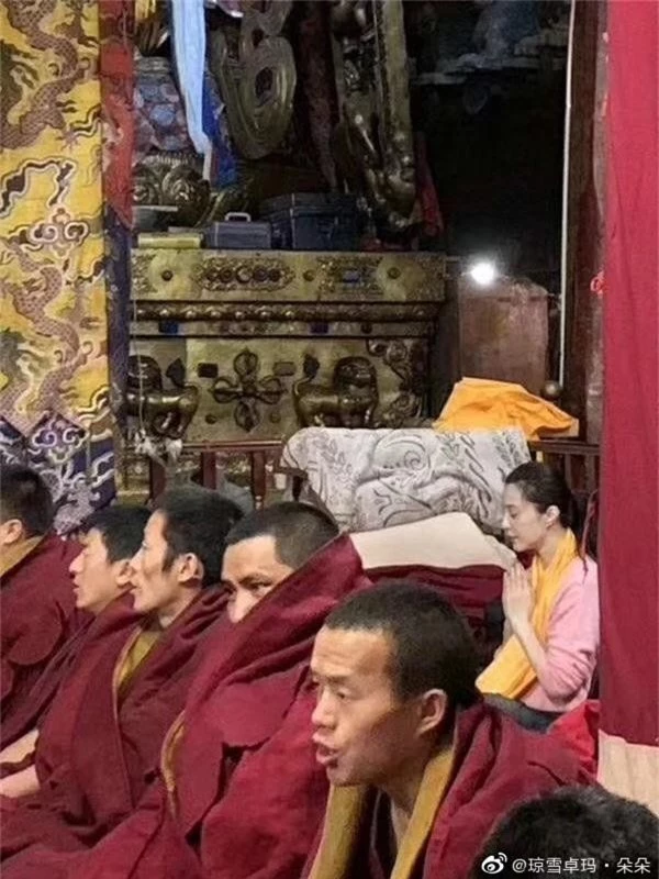 Tiết lộ loạt hình ảnh Phạm Băng Băng để mặt mộc, lặng lẽ tới tận Tây Tạng bái phật - Ảnh 1. Tiết lộ loạt hình ảnh Phạm Băng Băng để mặt mộc, lặng lẽ tới tận Tây Tạng bái phật - Ảnh 1.