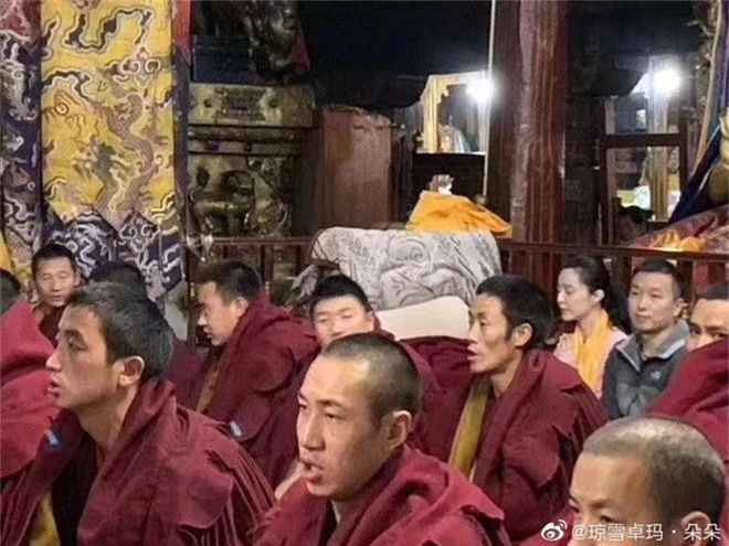 Tiết lộ loạt hình ảnh Phạm Băng Băng để mặt mộc, lặng lẽ tới tận Tây Tạng bái phật - Ảnh 2. Tiết lộ loạt hình ảnh Phạm Băng Băng để mặt mộc, lặng lẽ tới tận Tây Tạng bái phật - Ảnh 2.