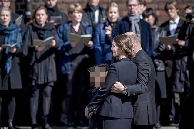 Tỷ phú Đan Mạch đau buồn tiễn đưa 3 con thiệt mạng vì vụ đánh bom ở Sri Lanka - 11