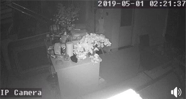 Vợ chồng Lê Hà bị trộm đột nhập vào nhà lấy cắp tài sản ngay trong đêm diễn ra đám cưới - Ảnh 1. Vợ chồng Lê Hà bị trộm đột nhập vào nhà lấy cắp tài sản ngay trong đêm diễn ra đám cưới - Ảnh 1.