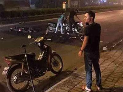 Hà Nội: Xe máy kẹp 3 tông thẳng xe cảnh sát, một Đại uý công an tử vong