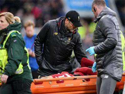 Salah ôm mặt khóc rời sân, HLV Klopp nói gì?