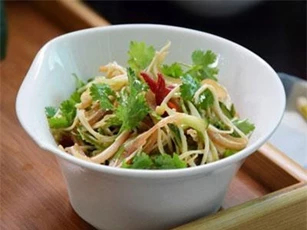 Món salad mát giòn vừa giúp giảm cân lại tăng collagen cho da thêm tươi trẻ, các mẹ thử chưa?