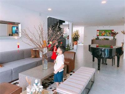 Ngắm căn biệt thự sang trọng ngập tràn hoa lá của Hồ Ngọc Hà