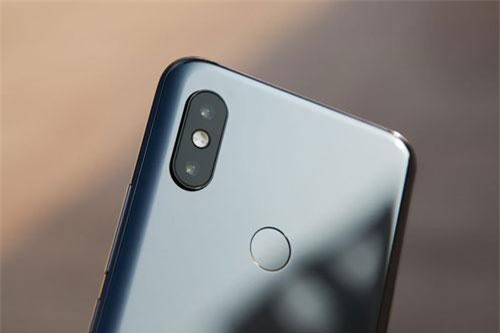 Smartphone camera kép, RAM 6 GB, pin 5.150mAh, giá 6,48 triệu