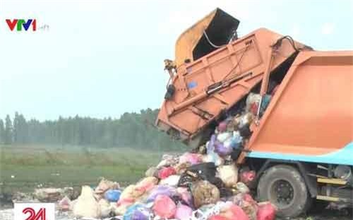 Bắt quả tang xe đổ trộm gần 5 tấn rác thải công nghiệp