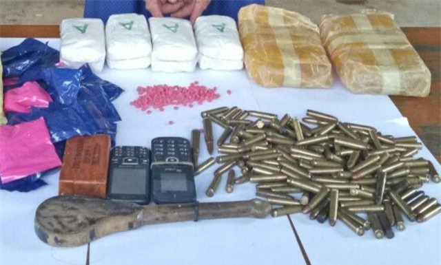 Thanh Hóa: Bắt đối tượng vận chuyển 12.000 viên ma túy tổng hợp và hàng trăm viên đạn