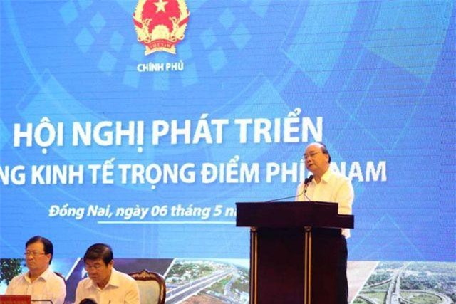Thủ tướng: "Không nói nhiều thành tích, đi thẳng vào yếu kém để khắc phục!"