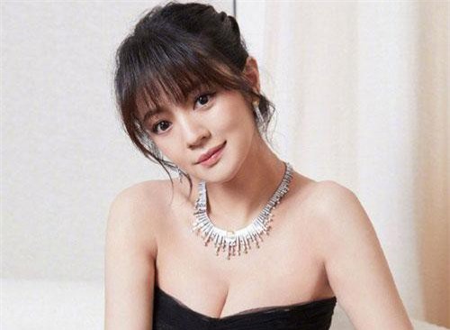 “Bà bầu” An Dĩ Hiên xinh đẹp ở tuổi 39