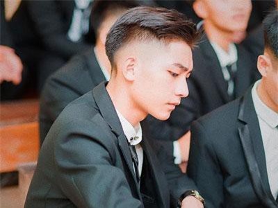 Nam sinh Hà Nội được ví là “cực phẩm”, góc nghiêng giống ca sĩ Sơn Tùng M-TP