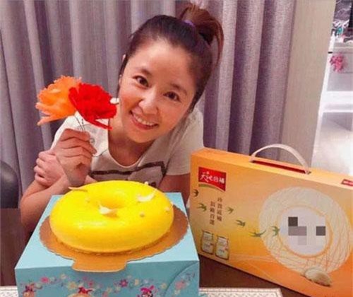 Lâm Tâm Như hạnh phúc đón Ngày của mẹ sớm