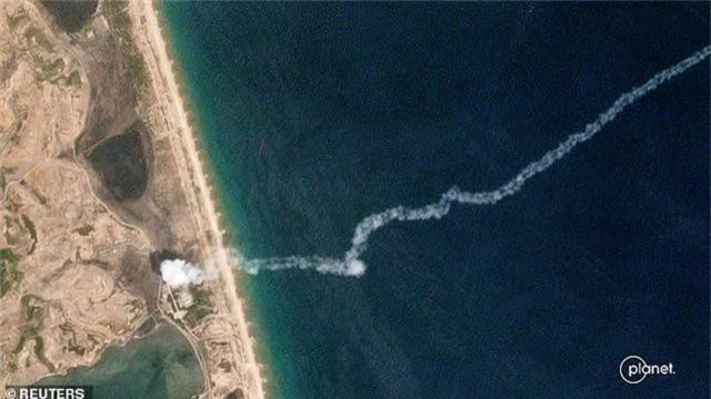 Bức ảnh triệu tấm có một trong vụ thử tên lửa Triều Tiên - 1