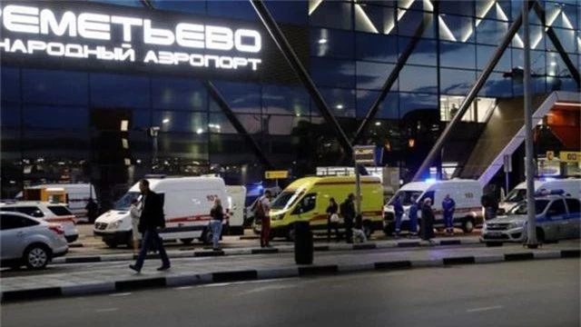 Máy bay chở khách của Nga cháy dữ dội sau khi hạ cánh khẩn cấp, 41 người thiệt mạng - 4