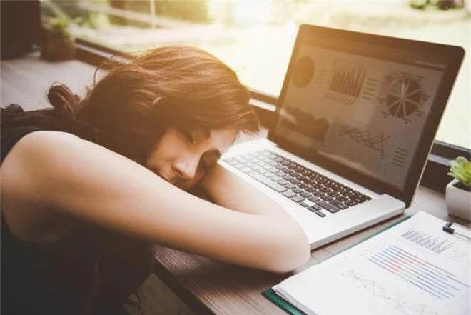 Những kiểu ngủ sai cách khiến sức khỏe của bạn dần đi xuống, thậm chí còn có thể gây tử vong - Ảnh 2.