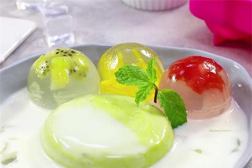 Ngọt ngào thanh mát trong mùa hè với món chè bơ thạch trái cây