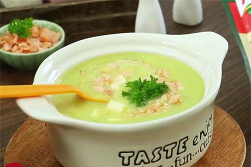 Clip: Ngon lạ với món súp phô mai măng tây cá hồi