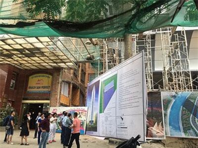 Khách hàng mua căn hộ Tháp Doanh nhân "méo mặt" vì thời hạn giao nhà