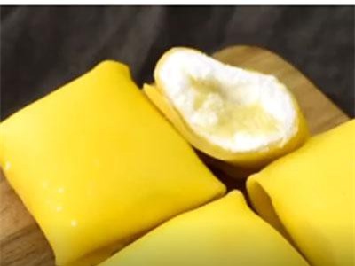 Chỉ mất vài phút vào bếp, có ngay bánh crepe sầu riêng ngon hơn ngoài tiệm