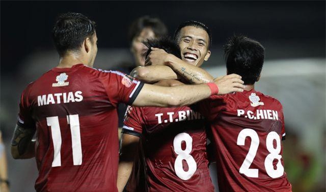 Đẩy Khánh Hoà xuống cuối bảng, CLB TPHCM lên ngôi đầu V-League