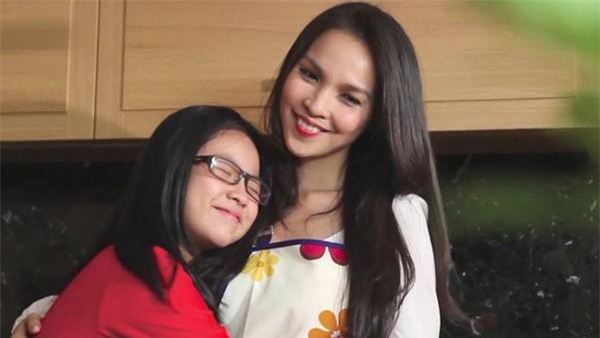 Hiền Thục viết tâm thư dặn con gái “kín đáo vì nhà có anh lớn”